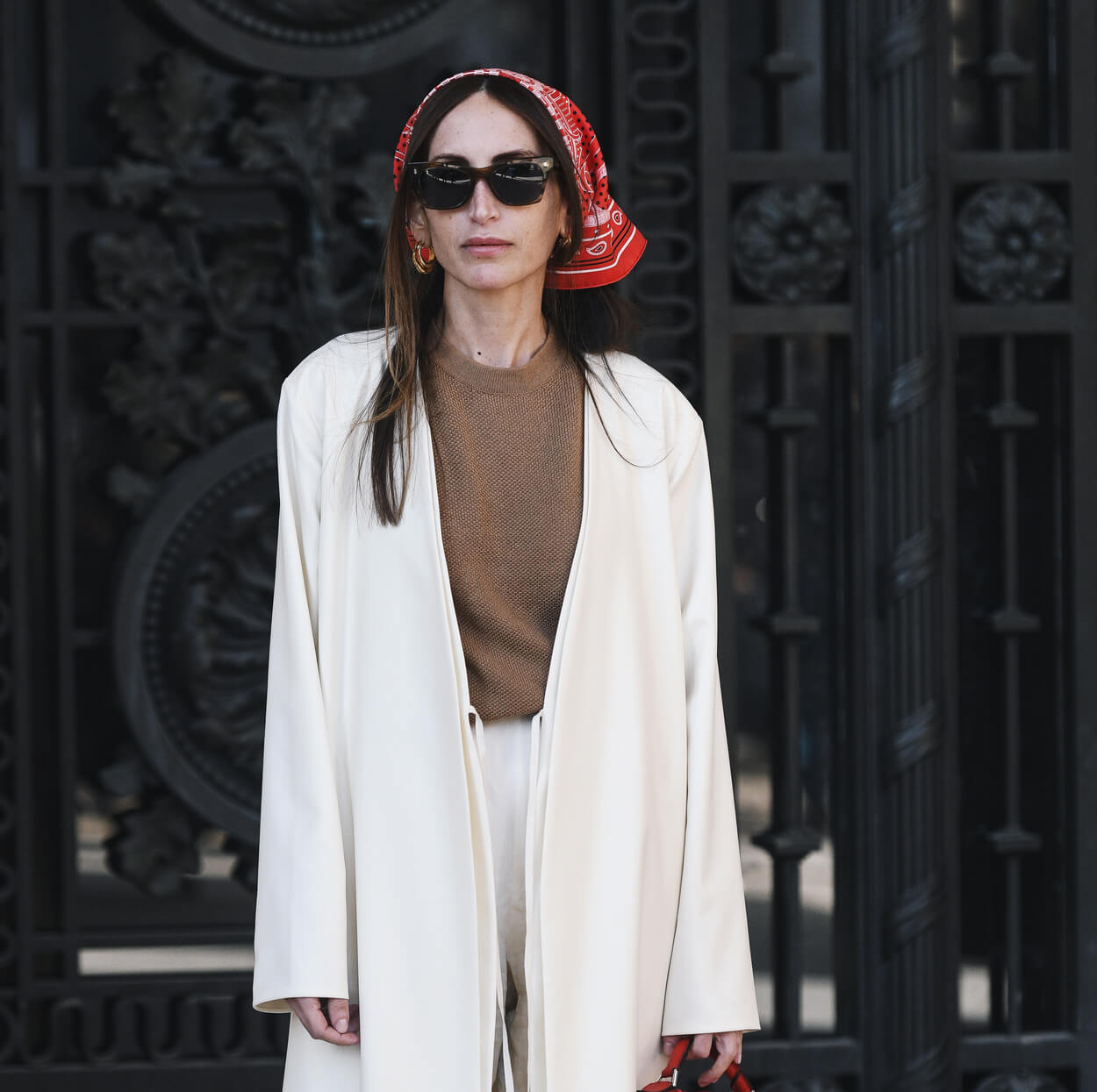 boho chic style petite woman